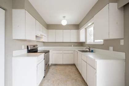 Primary Bedroom Photo of 15856 Buena Vista Avenue, White Rock, BC