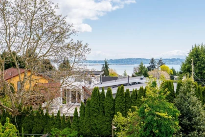 Staircase Photo of 15856 Buena Vista Avenue, White Rock, BC