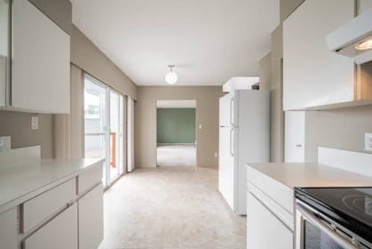 Walk-In Closet Photo of 15856 Buena Vista Avenue, White Rock, BC