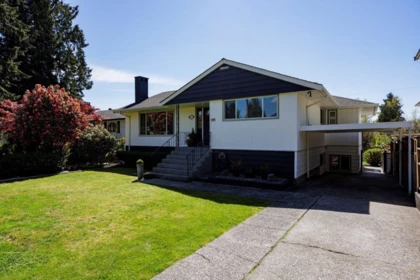 Garden / Landscaping Photo of 895 E 12th Street, North Vancouver, BC