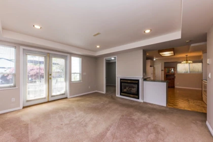 Hallway Photo of 895 E 12th Street, North Vancouver, BC