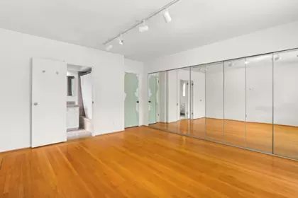 Powder Room Photo of 6297 Mackenzie Street, Vancouver, BC