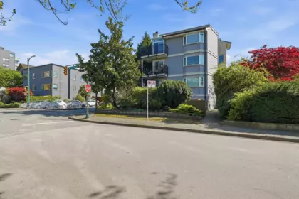 Outdoor Patio Photo of 1 1606 W 10th Avenue, Vancouver, BC