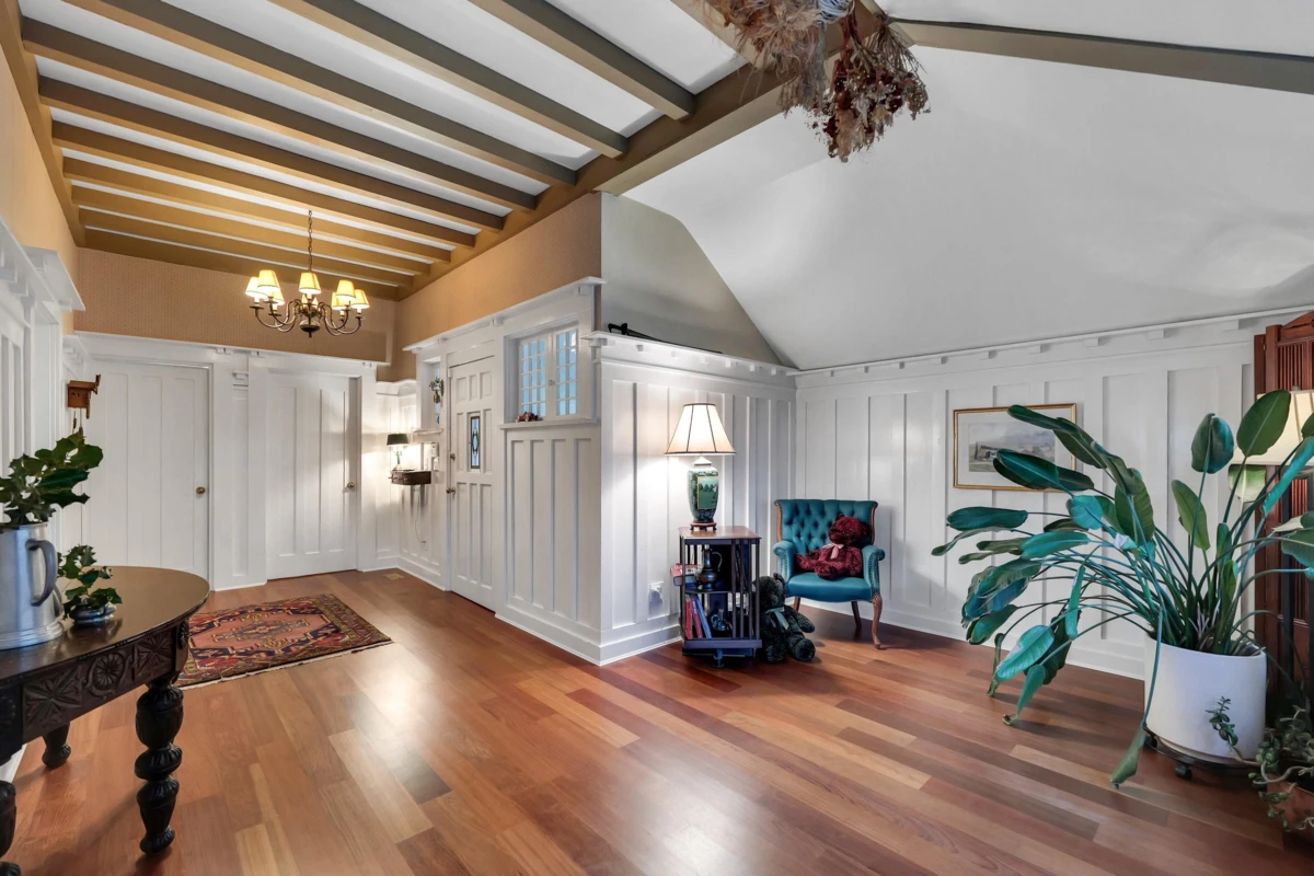 Family Room Photo of 1509 Mahon Avenue, North Vancouver, BC