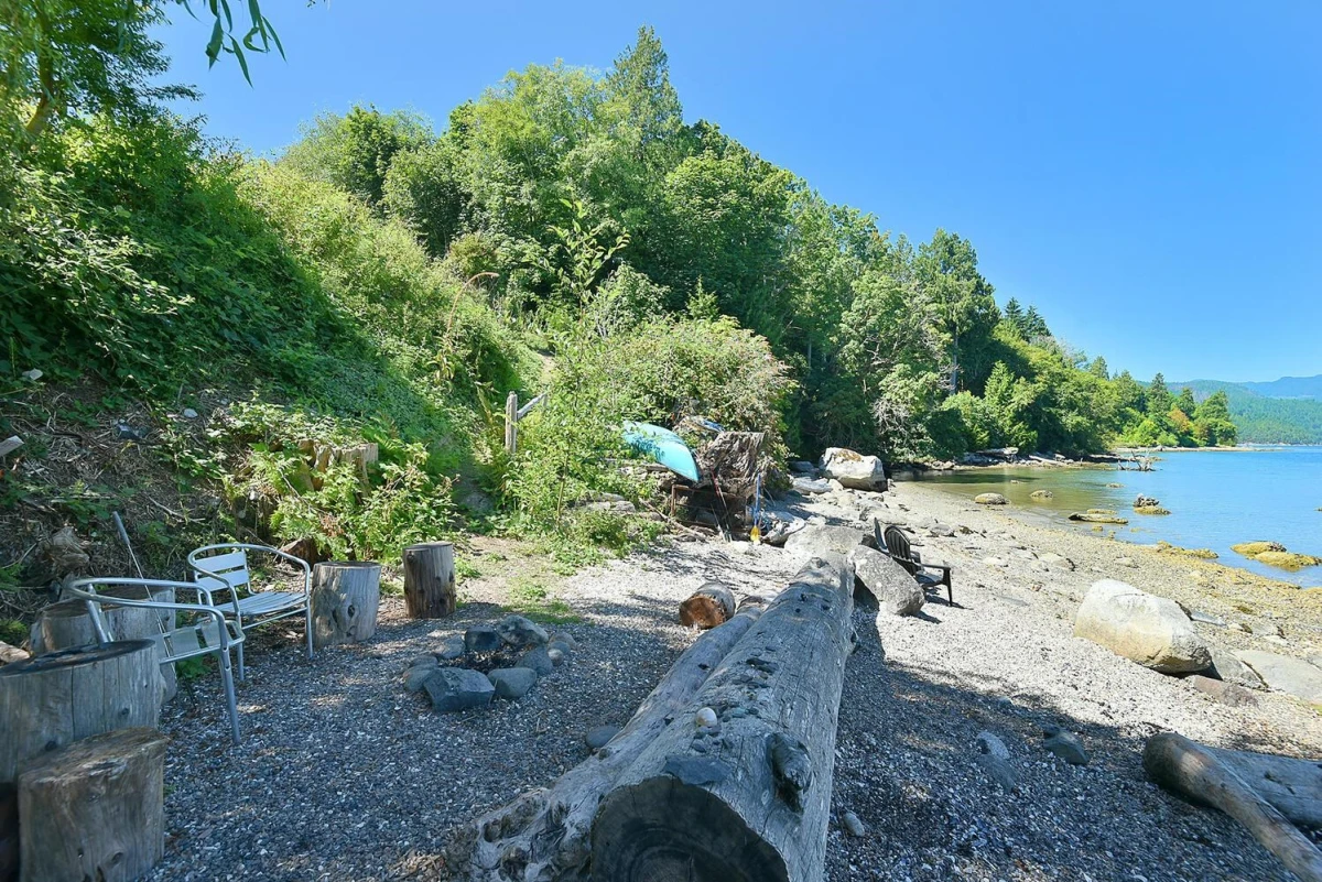 Living Room Photo of 6318 N Gale Avenue, Sechelt, BC