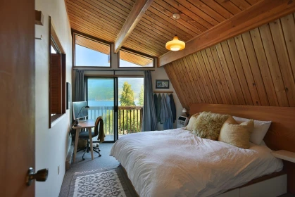 Guest Bathroom Photo of 6318 N Gale Avenue, Sechelt, BC