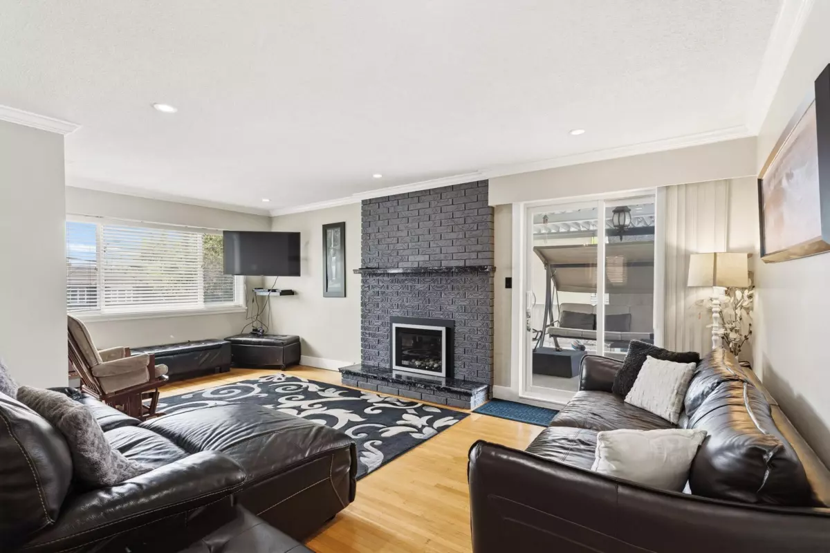 Dining Area Photo of 3951 William Street, Burnaby, BC