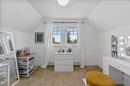Basement Recreation Room Photo of 15595 Thrift Avenue, White Rock, BC