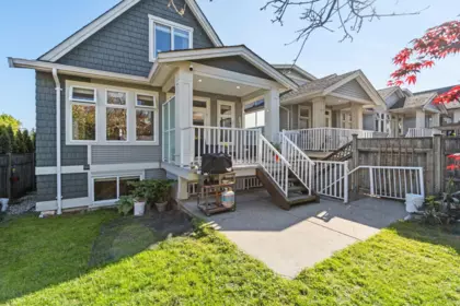 Garden / Landscaping Photo of 15595 Thrift Avenue, White Rock, BC