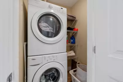 Mudroom Photo of 15595 Thrift Avenue, White Rock, BC