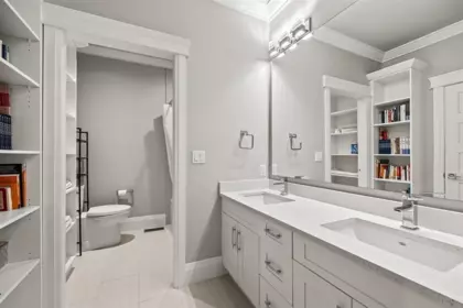 Hallway Photo of 16428 28 Avenue, Surrey, BC