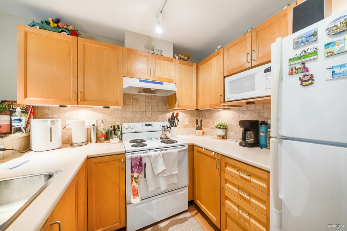 Dining Area Photo of 305 2167 152 Street, Surrey, BC