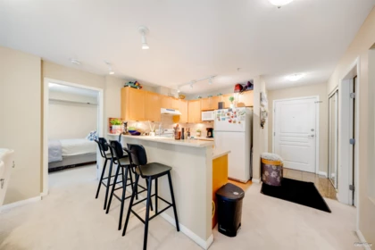 Kitchen Photo of 305 2167 152 Street, Surrey, BC