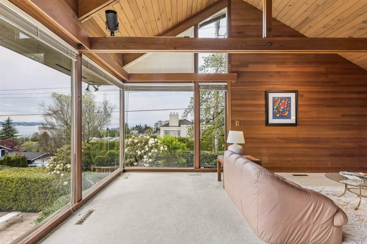 Living Room Photo of 1092 Duchess Avenue, West Vancouver, BC