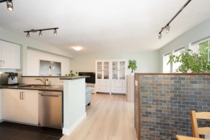 Kitchen Photo of 1 7179 18th Avenue, Burnaby, BC