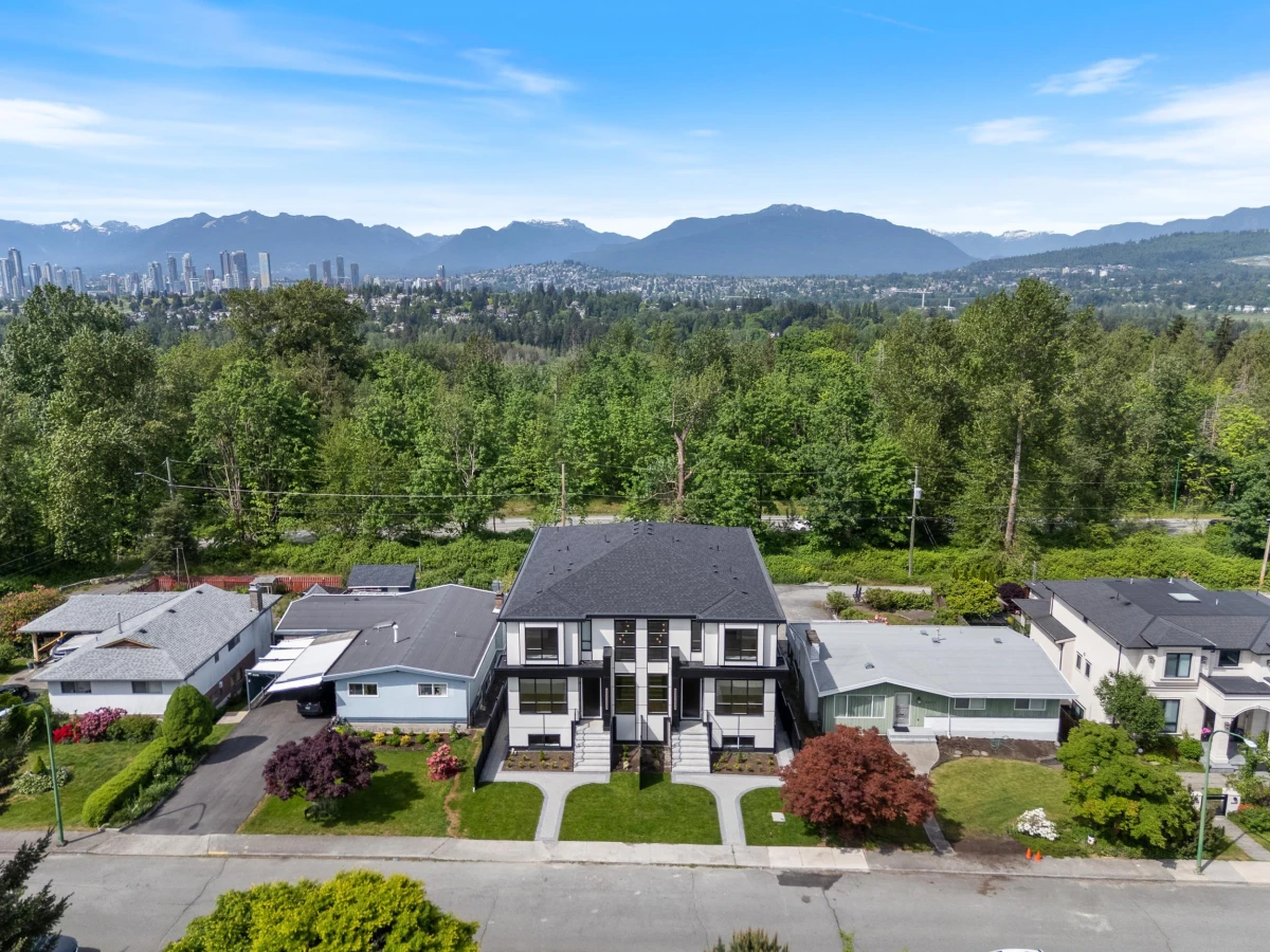 Family Room Photo of 2 6037 Service Street, Burnaby, BC