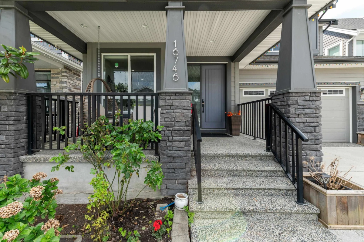 Dining Area Photo of 16746 18 Avenue, Surrey, BC