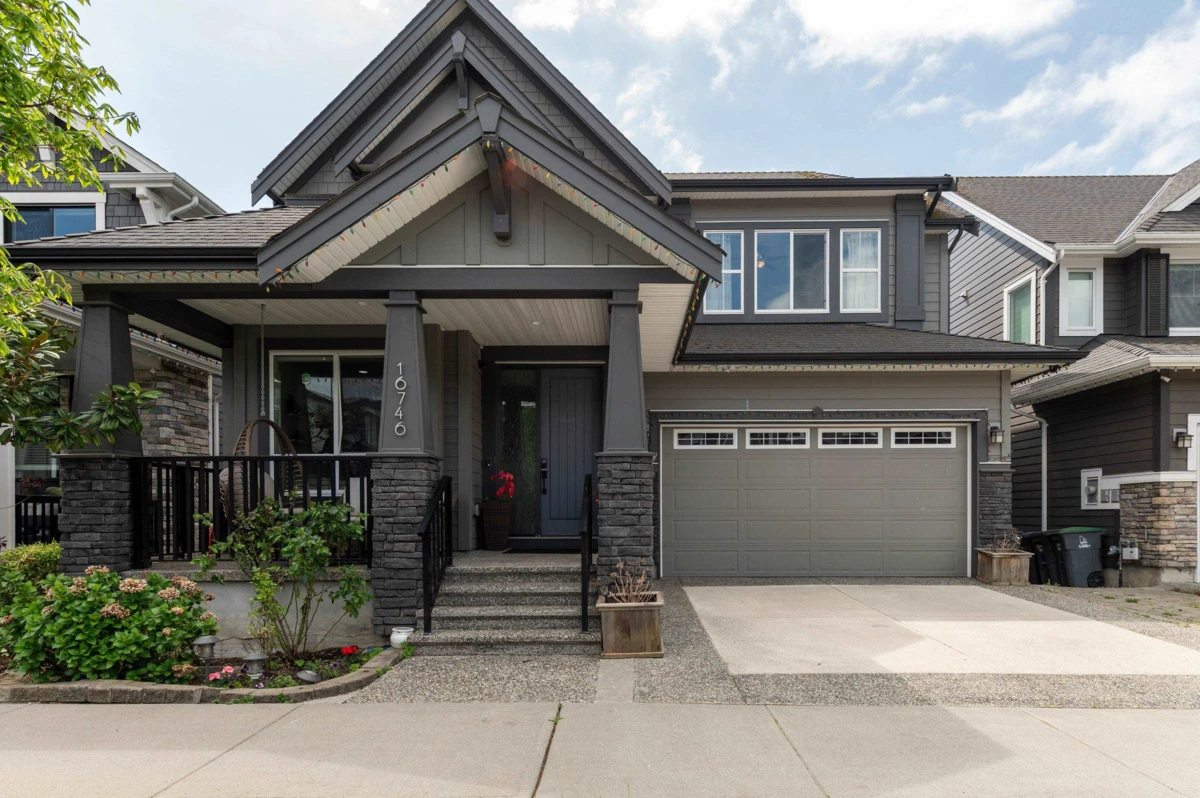 Family Room Photo of 16746 18 Avenue, Surrey, BC
