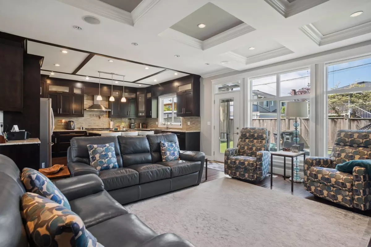 Dining Area Photo of 675 Clare Avenue, Burnaby, BC