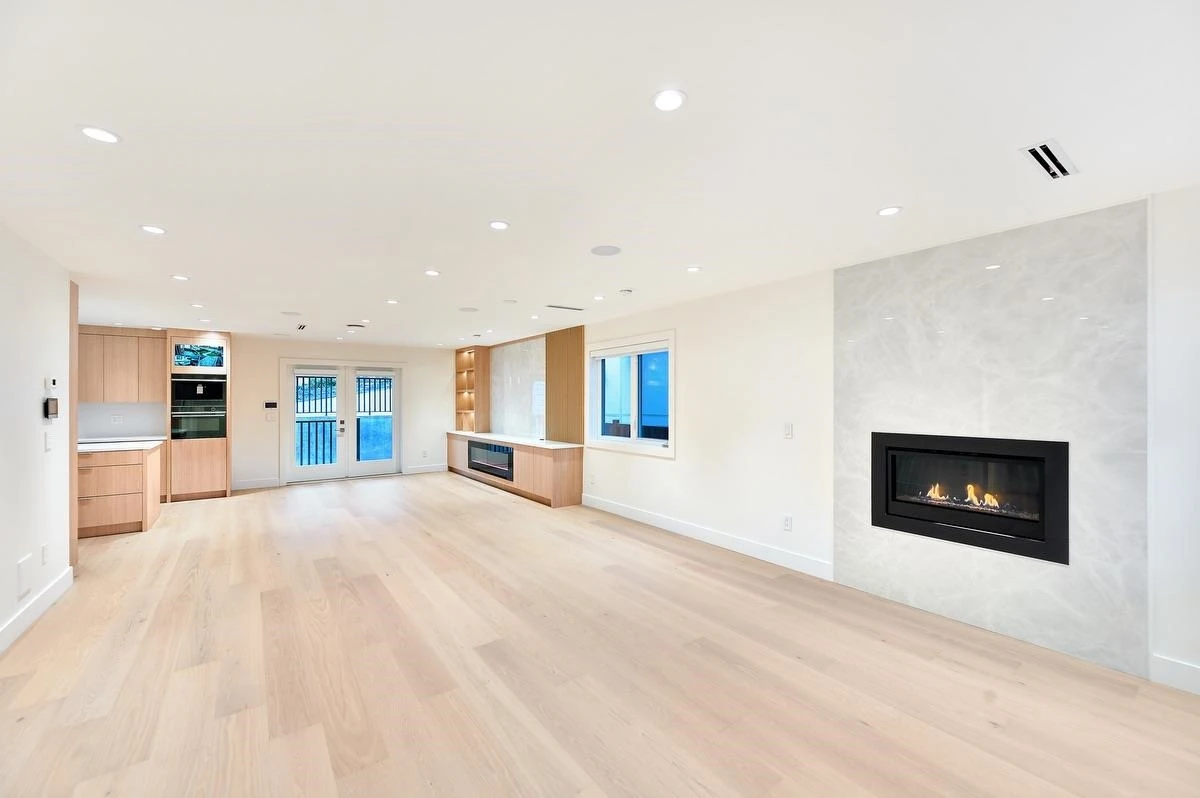Living Room Photo of 806 Montroyal Boulevard, North Vancouver, BC