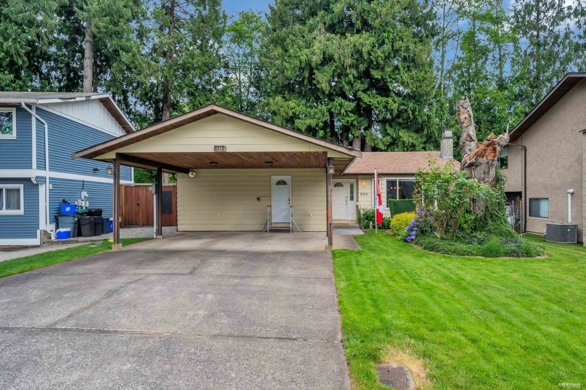 Living Room Photo of 5015 204 Street, Langley, BC