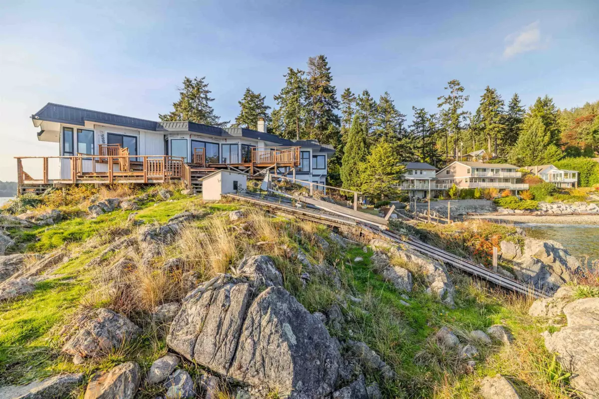 Family Room Photo of 5482 Hill Road, Sechelt, BC