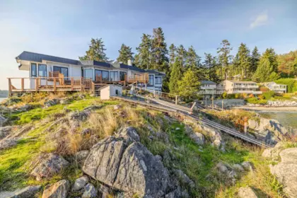 5482 Hill Road, Sechelt, BC, Sechelt — Single Family Residence for sale