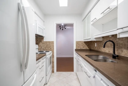 Primary Bathroom Photo of 301 2320 W 40th Avenue, Vancouver, BC
