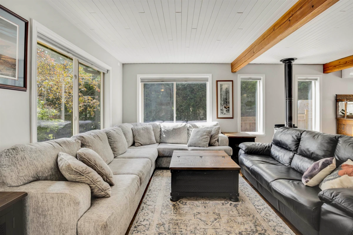 Living Room Photo of 1320 Eagle Cliff Road, Bowen Island, BC