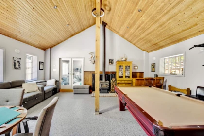 Entry Foyer Photo of 1320 Eagle Cliff Road, Bowen Island, BC