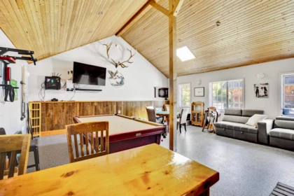 Hallway Photo of 1320 Eagle Cliff Road, Bowen Island, BC