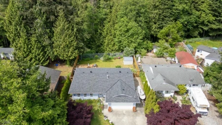1823 Hall Road, Sechelt, BC, Sechelt — Single Family Residence for sale