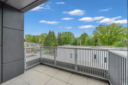 Entry Foyer Photo of 309 2250 E 1st Avenue, Vancouver, BC