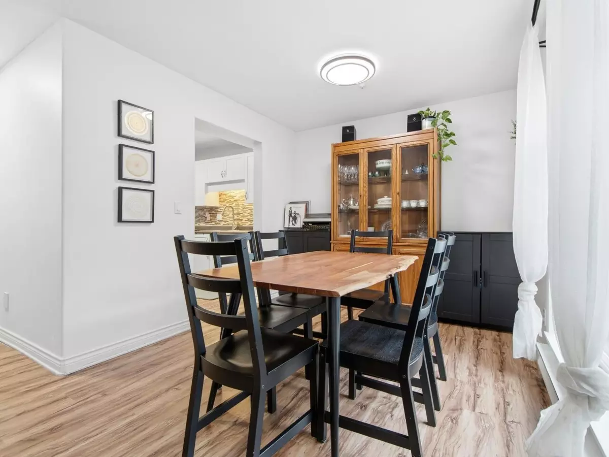 Dining Area Photo of 17 2538 Pitt River Road, Port Coquitlam, BC