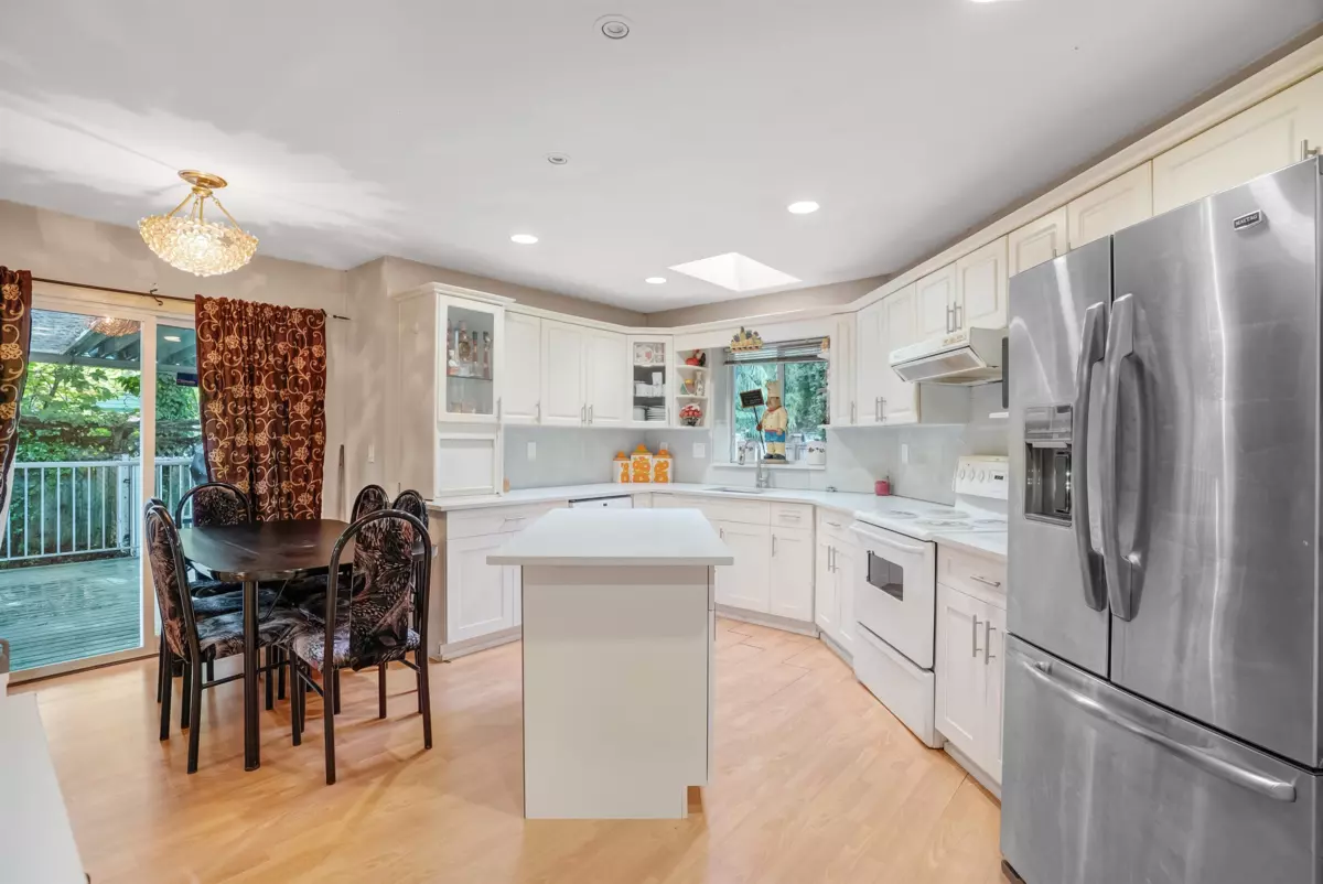 Dining Area Photo of 15829 87a Avenue, Surrey, BC