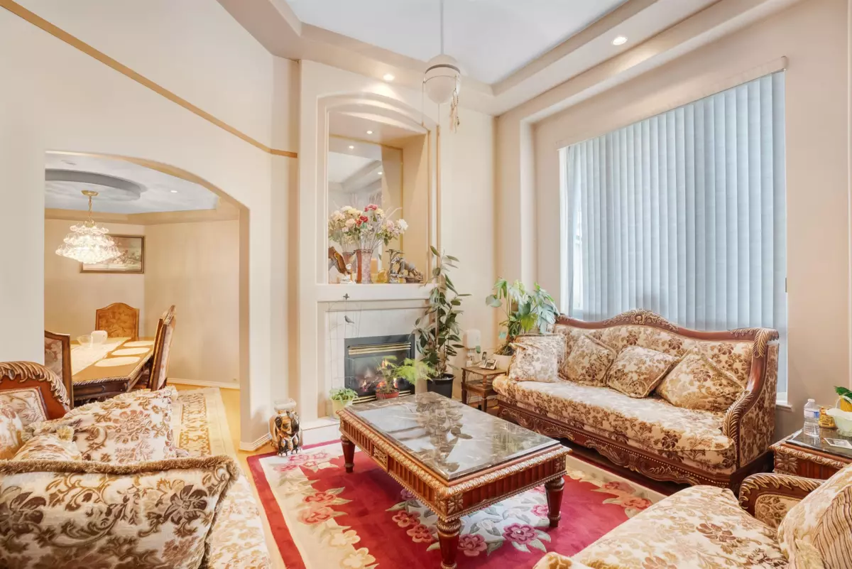 Living Room Photo of 15829 87a Avenue, Surrey, BC