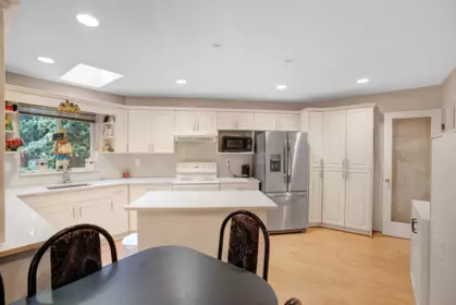 Kitchen Photo of 15829 87a Avenue, Surrey, BC