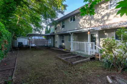 Laundry Room Photo of 15829 87a Avenue, Surrey, BC