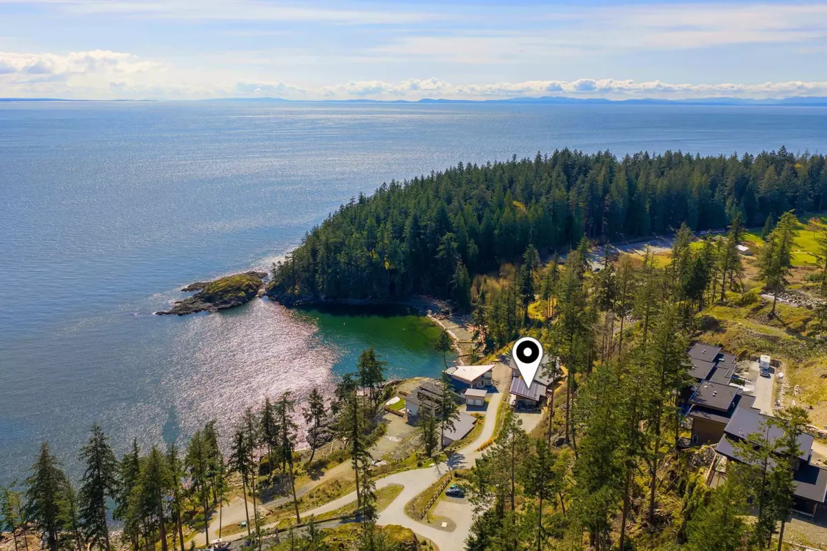 Family Room Photo of 242 Shore Lane, Bowen Island, BC