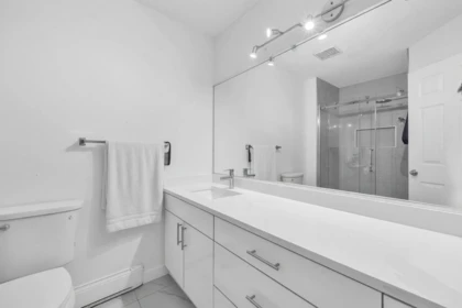 Guest Bathroom Photo of 22 5950 Oakdale Road, Burnaby, BC
