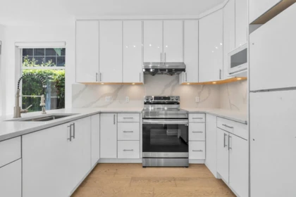 Kitchen Island Photo of 22 5950 Oakdale Road, Burnaby, BC