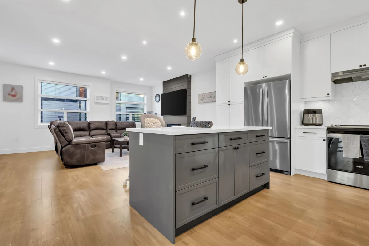 Dining Area Photo of 4 32970 Tunbridge Avenue, Mission, BC