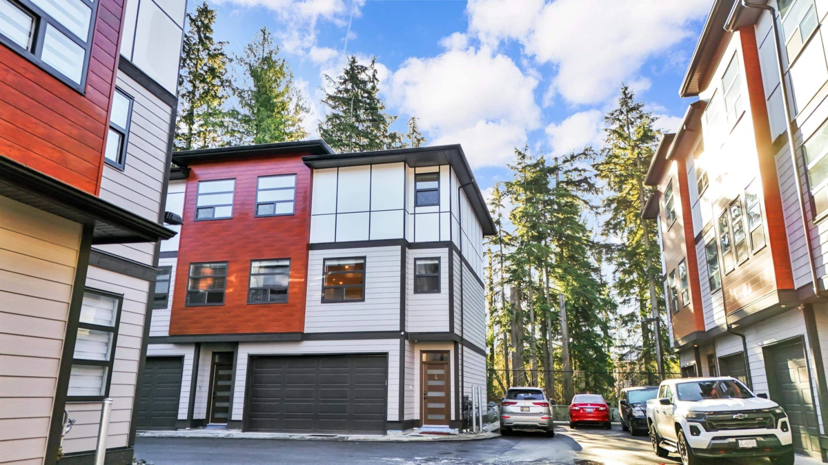 Living Room Photo of 4 32970 Tunbridge Avenue, Mission, BC