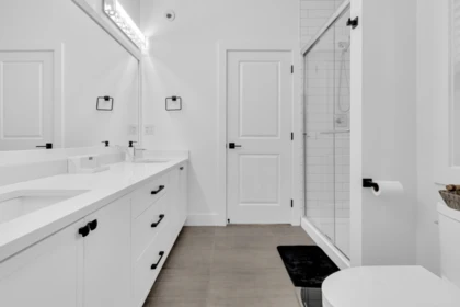 Guest Bathroom Photo of 4 32970 Tunbridge Avenue, Mission, BC