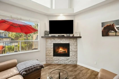 Kitchen Island Photo of 33 22488 116 Avenue, Maple Ridge, BC
