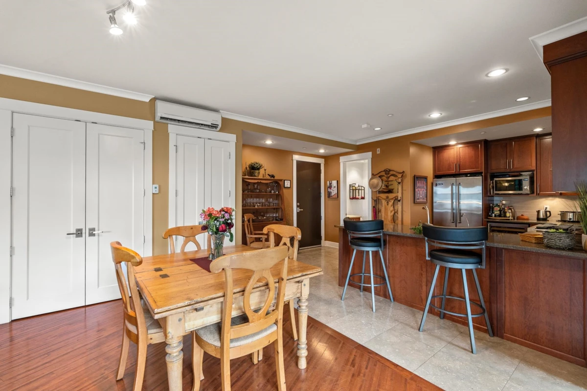 Kitchen Photo of 205 6688 Royal Avenue, West Vancouver, BC