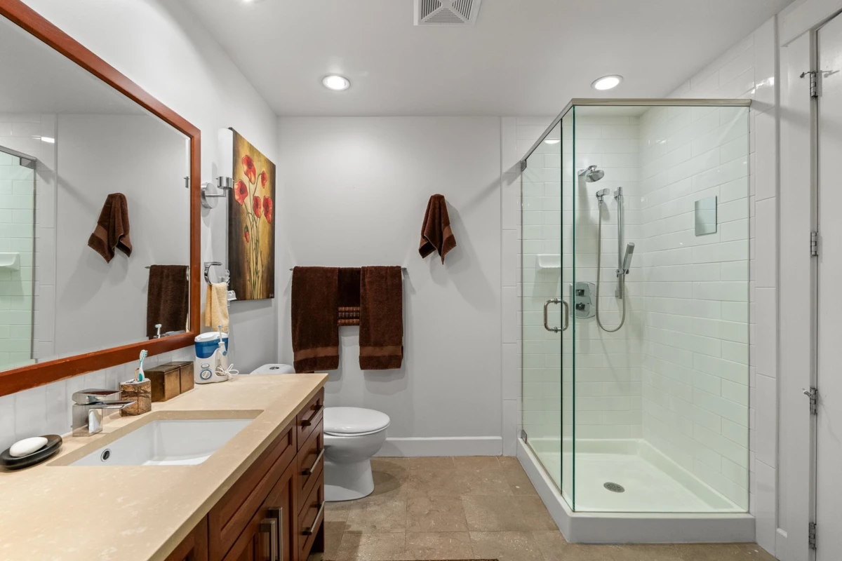 Primary Bathroom Photo of 205 6688 Royal Avenue, West Vancouver, BC