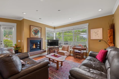 Kitchen Island Photo of 205 6688 Royal Avenue, West Vancouver, BC