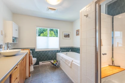 Guest Bathroom Photo of 7974 Redrooffs Road, Halfmoon Bay, BC