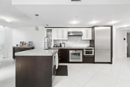 Kitchen Island Photo of 1106 Hornby Street, Vancouver, BC
